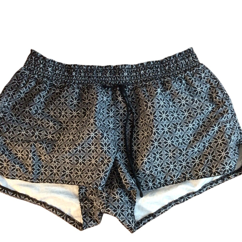 SALE Women's Old Navy Black Patterned 3"‎ Shorts Size XL